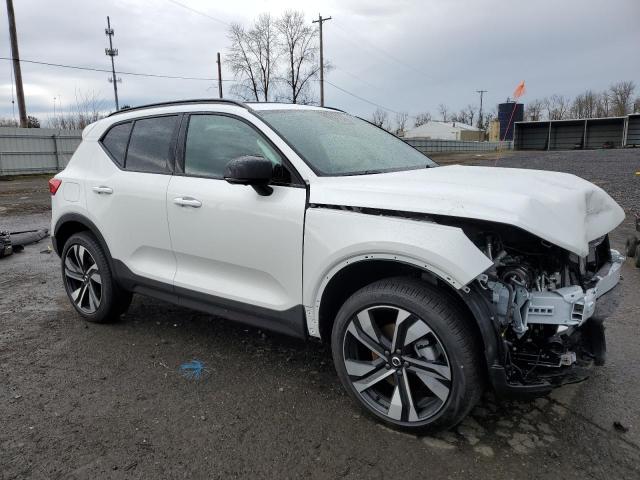 YV4L12UL3R2254150 - 2024 VOLVO XC40 PLUS WHITE photo 4