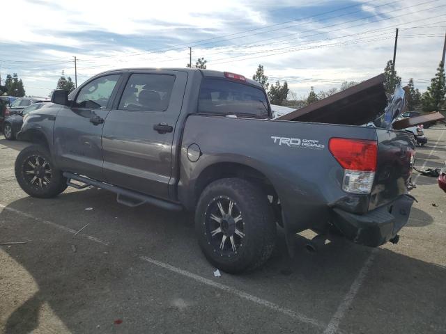 5TFDW5F16DX275432 - 2013 TOYOTA TUNDRA CREWMAX SR5 GRAY photo 2