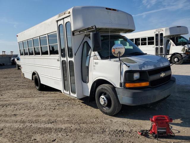 1GBJG31U851197394 - 2005 CHEVROLET EXPRESS G3 WHITE photo 4