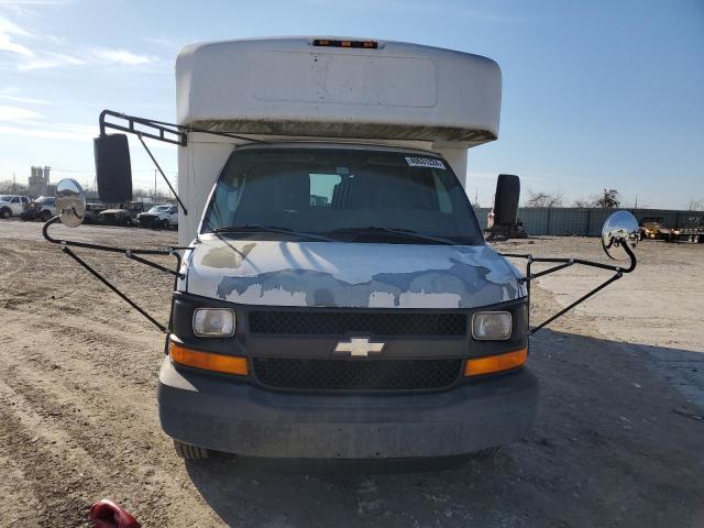 1GBJG31U851197394 - 2005 CHEVROLET EXPRESS G3 WHITE photo 5