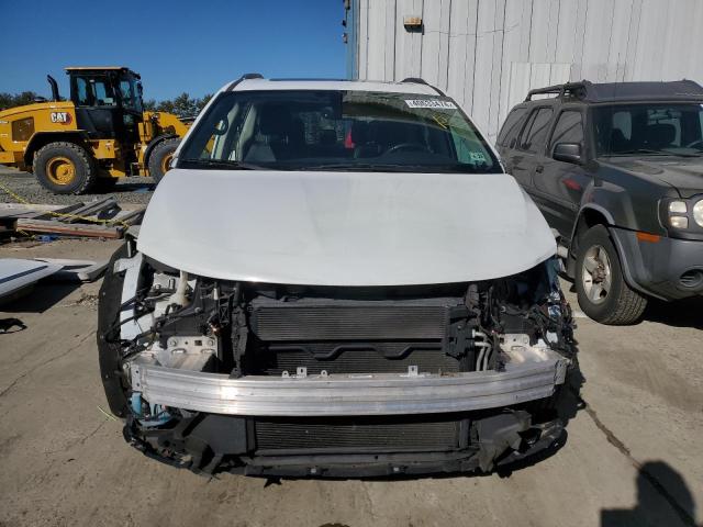 2C4RC1GG8JR272214 - 2018 CHRYSLER PACIFICA LIMITED WHITE photo 5