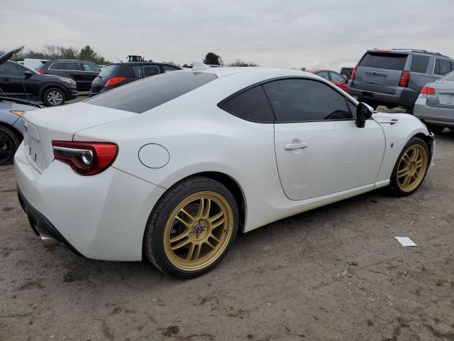 JF1ZNAA13H9704051 - 2017 TOYOTA 86 BASE WHITE photo 3