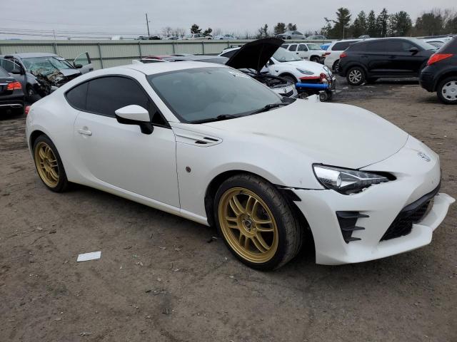 JF1ZNAA13H9704051 - 2017 TOYOTA 86 BASE WHITE photo 4