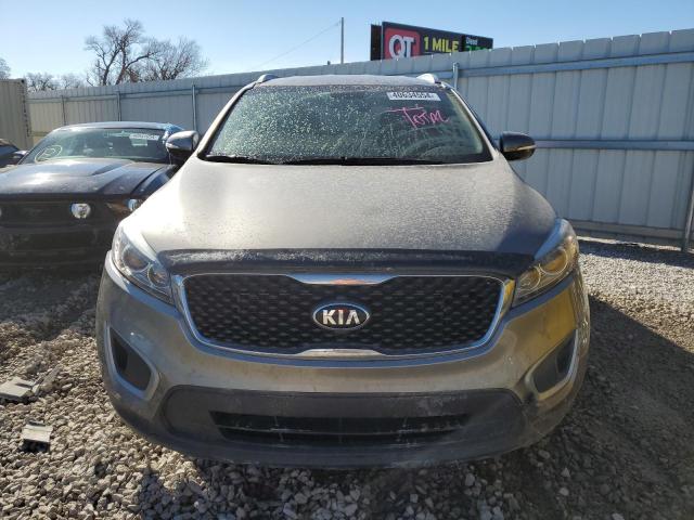 5XYPGDA39JG377187 - 2018 KIA SORENTO LX SILVER photo 5