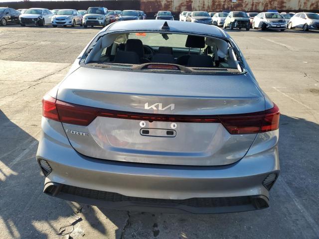 3KPF24AD3RE709538 - 2024 KIA FORTE LX SILVER photo 6