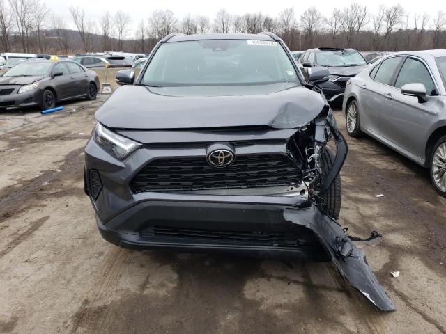 2T3P1RFV0PC388602 - 2023 TOYOTA RAV4 XLE GRAY photo 5