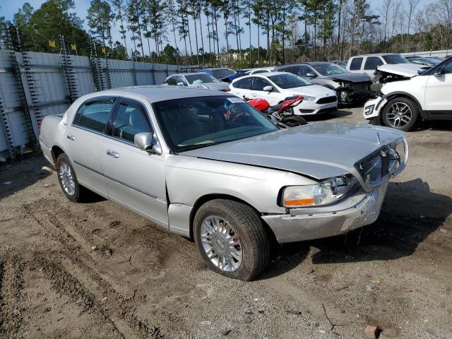 2LNHM82V38X643143 - 2008 LINCOLN TOWN CAR SIGNATURE LIMITED SILVER photo 4