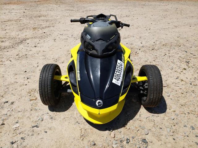 2BXNABC14EV000090 - 2014 CAN-AM SPYDER ROA RS YELLOW photo 2