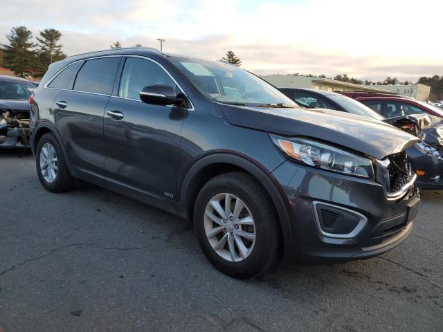 5XYPGDA32HG263025 - 2017 KIA SORENTO LX GRAY photo 4