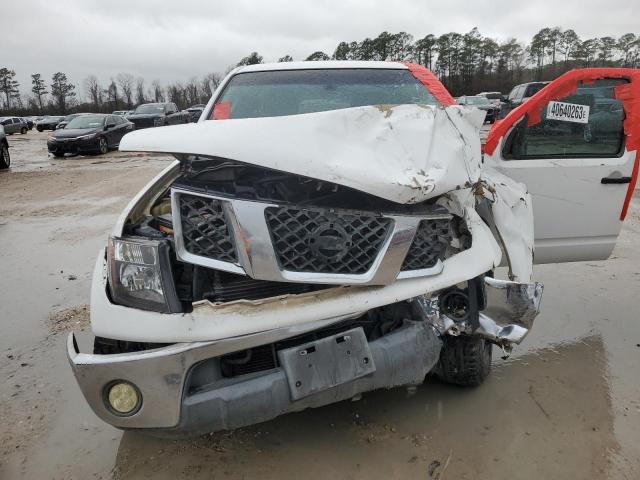 1N6AD07U47C437796 - 2007 NISSAN FRONTIER CREW CAB LE WHITE photo 5