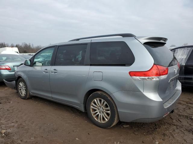 5TDYK3DC8CS256150 - 2012 TOYOTA SIENNA XLE SILVER photo 2