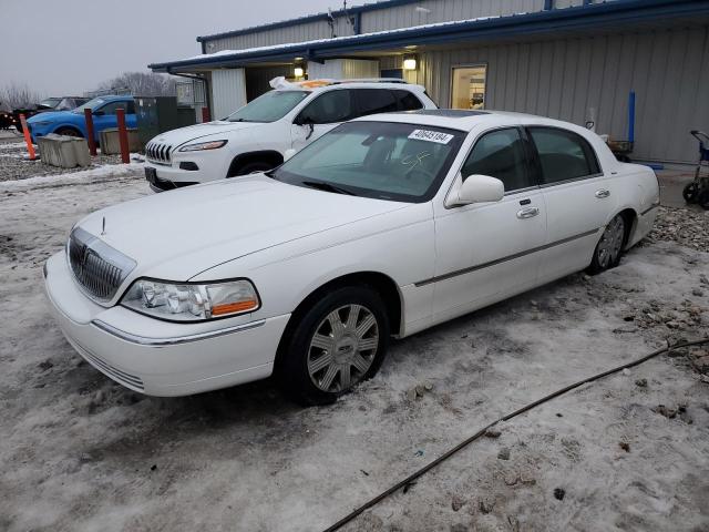 1LNHM82W23Y638226 - 2003 LINCOLN TOWN CAR SIGNATURE WHITE photo 1