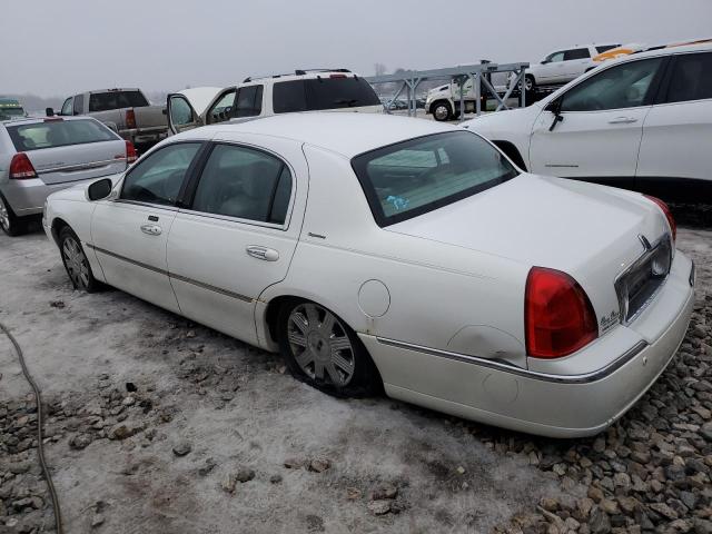 1LNHM82W23Y638226 - 2003 LINCOLN TOWN CAR SIGNATURE WHITE photo 2