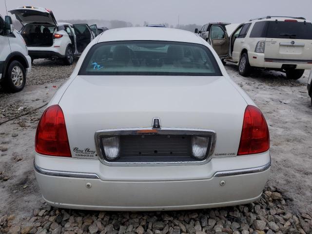 1LNHM82W23Y638226 - 2003 LINCOLN TOWN CAR SIGNATURE WHITE photo 6