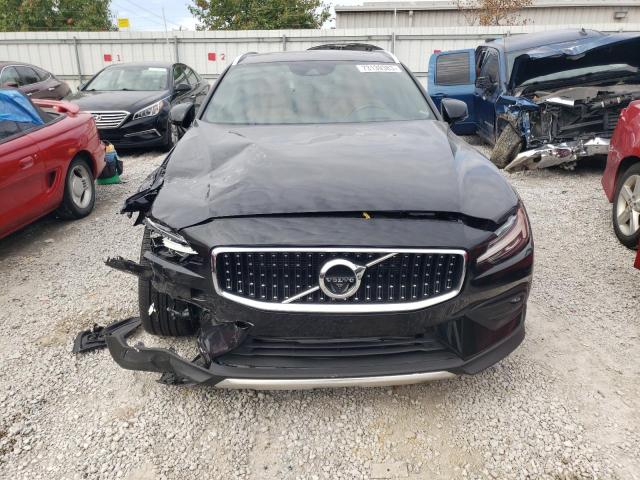 YV4102WKXL1031034 - 2020 VOLVO V60 CROSS T5 MOMENTUM BLACK photo 5