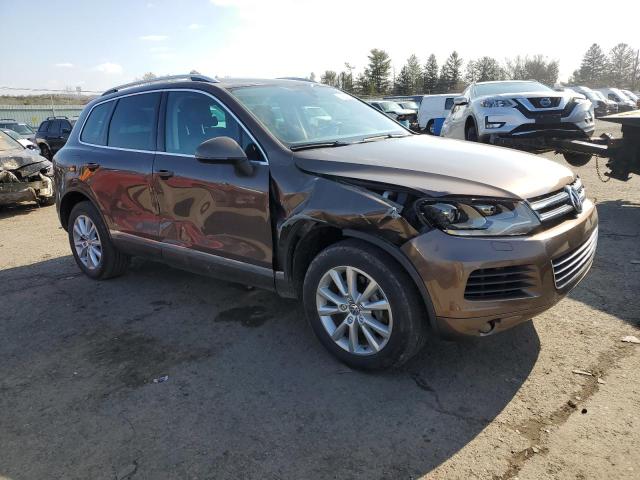 WVGEF9BP5DD009290 - 2013 VOLKSWAGEN TOUAREG V6 BROWN photo 4