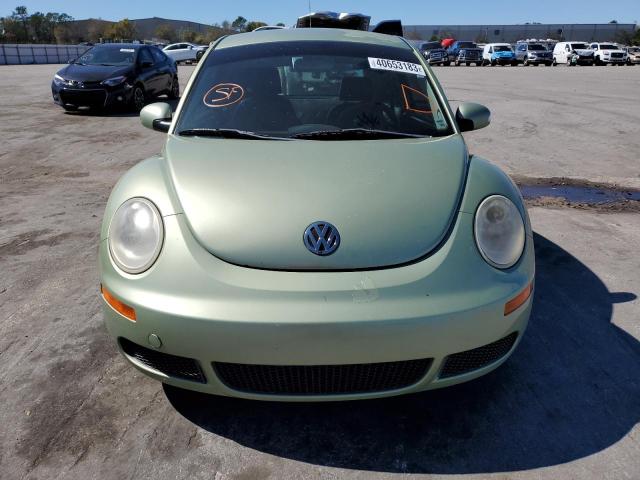 3VWPW3AG5AM009587 - 2010 VOLKSWAGEN NEW BEETLE GREEN photo 5