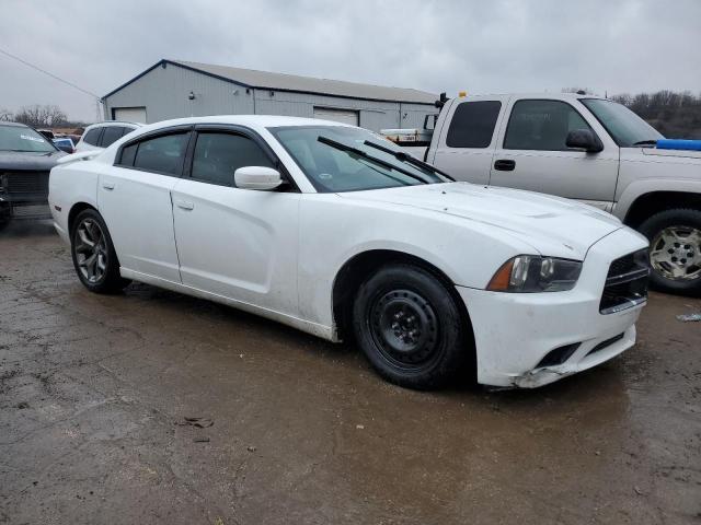 2C3CDXBG0DH579808 - 2013 DODGE CHARGER SE WHITE photo 4