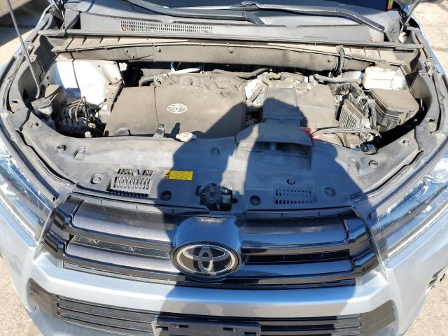 5TDJZRFH0HS464460 - 2017 TOYOTA HIGHLANDER SE SILVER photo 12