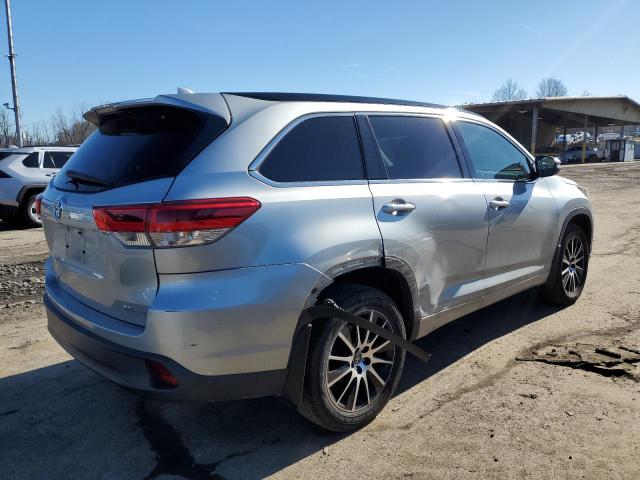 5TDJZRFH0HS464460 - 2017 TOYOTA HIGHLANDER SE SILVER photo 3