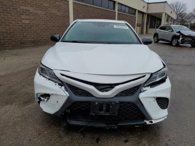 4T1B11HKXKU836374 - 2019 TOYOTA CAMRY L WHITE photo 5