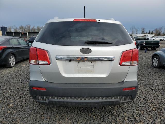 5XYKTDA65CG197854 - 2012 KIA SORENTO BASE SILVER photo 6