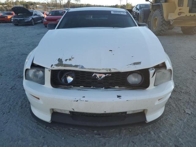 1ZVHT82H575216190 - 2007 FORD MUSTANG GT WHITE photo 5