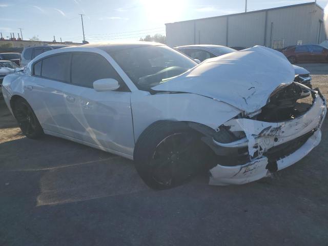 2C3CDXHG2HH503794 - 2017 DODGE CHARGER SXT WHITE photo 4