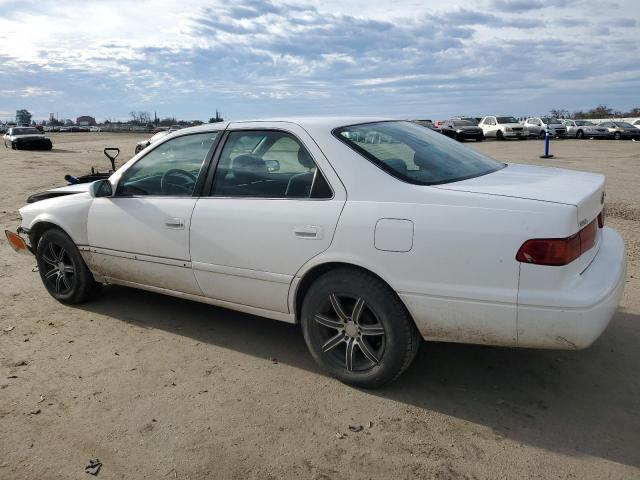 JT2BG22K4Y0464685 - 2000 TOYOTA CAMRY CE WHITE photo 2