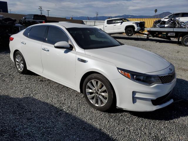 5XXGU4L32JG189914 - 2018 KIA OPTIMA EX WHITE photo 4