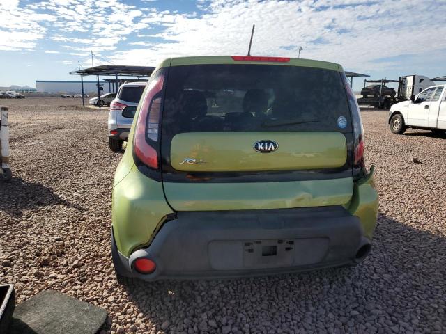 KNDJN2A28G7852065 - 2016 KIA SOUL GREEN photo 6