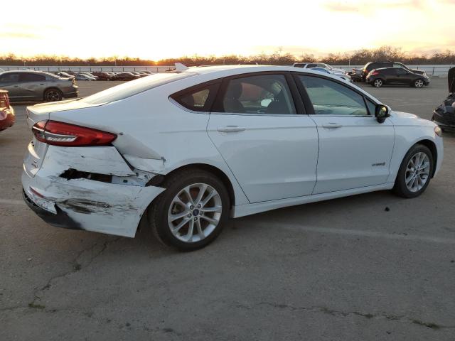 3FA6P0LU5KR141367 - 2019 FORD FUSION SE WHITE photo 3