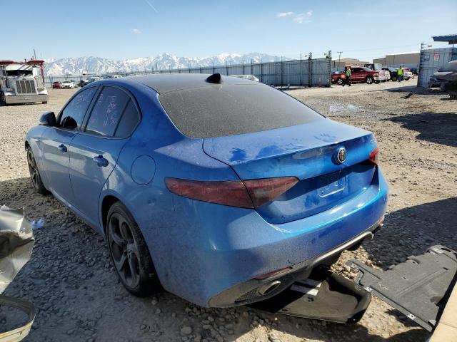 ZARFAEBNXJ7565951 - 2018 ALFA ROMEO GIULIA BLUE photo 2