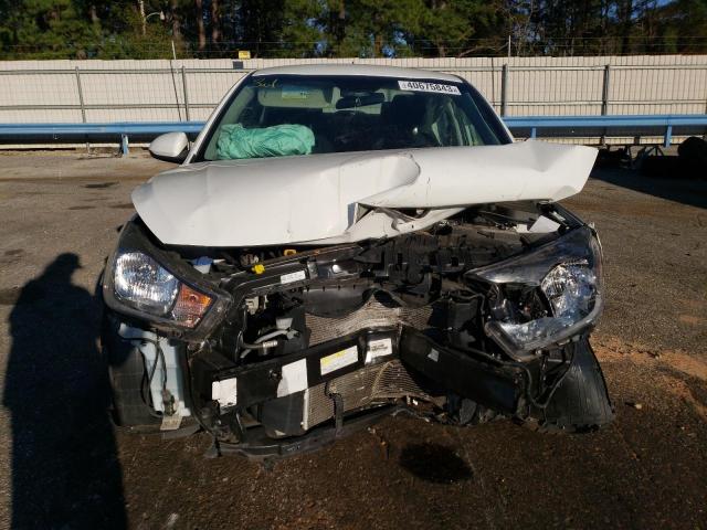 3KPA24AB5KE242234 - 2019 KIA RIO S WHITE photo 5