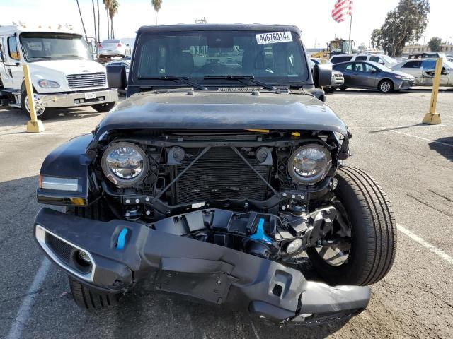 1C4RJXP6XRW145855 - 2024 JEEP WRANGLER SAHARA 4XE BLACK photo 5