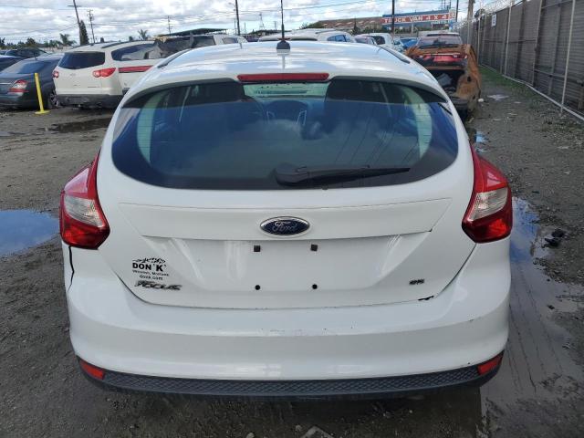 1FADP3K28DL238086 - 2013 FORD FOCUS SE WHITE photo 6