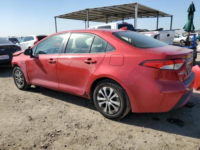 JTDEAMDE9MJ018030 - 2021 TOYOTA COROLLA LE RED photo 2