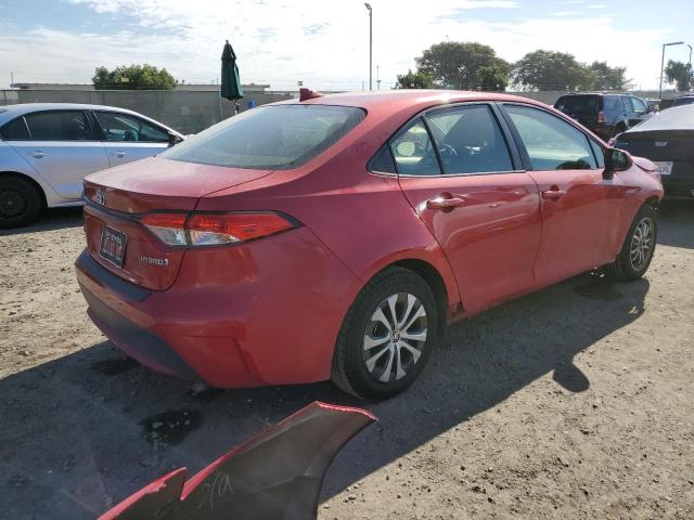 JTDEAMDE9MJ018030 - 2021 TOYOTA COROLLA LE RED photo 3