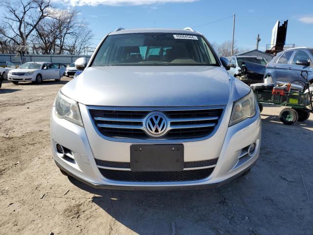 WVGAV95N49W532369 - 2009 VOLKSWAGEN TIGUAN S SILVER photo 5