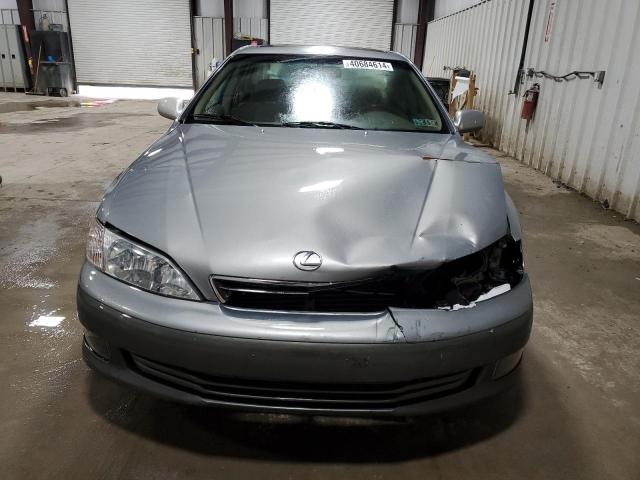 JT8BF28G410340983 - 2001 LEXUS ES 300 SILVER photo 5