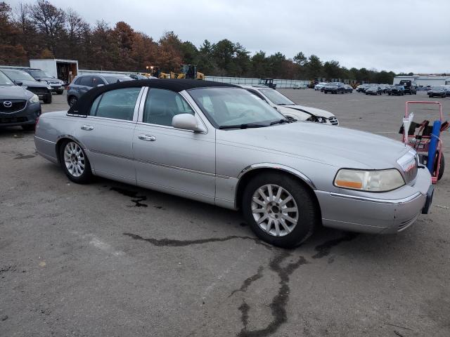 1LNHM81W37Y601676 - 2007 LINCOLN TOWN CAR SIGNATURE GRAY photo 4