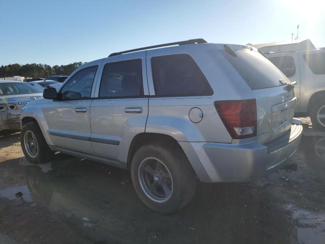 1J8HS48P27C509790 - 2007 JEEP GRAND CHER LAREDO SILVER photo 2