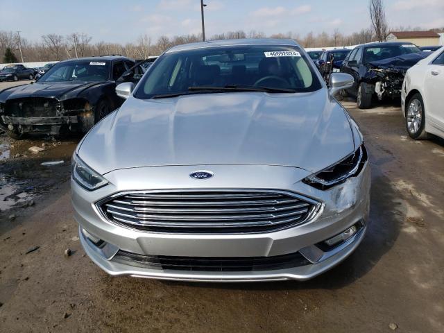 3FA6P0H91HR112011 - 2017 FORD FUSION SE SILVER photo 5