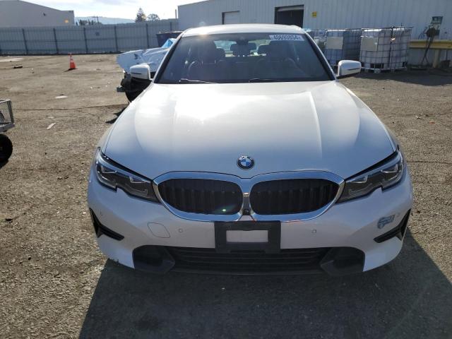 3MW5P7J07M8B77243 - 2021 BMW 330E WHITE photo 5