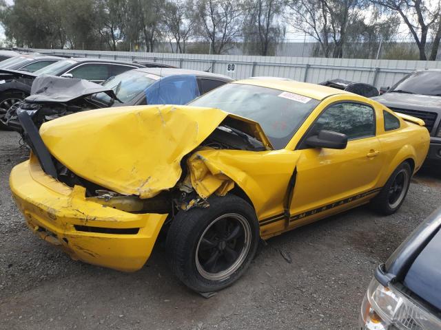 1ZVFT80N755175624 - 2005 FORD MUSTANG YELLOW photo 1