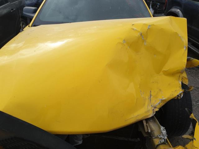 1ZVFT80N755175624 - 2005 FORD MUSTANG YELLOW photo 11