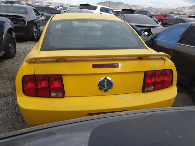 1ZVFT80N755175624 - 2005 FORD MUSTANG YELLOW photo 6