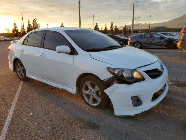 5YFBU4EE6DP075421 - 2013 TOYOTA COROLLA BASE WHITE photo 4