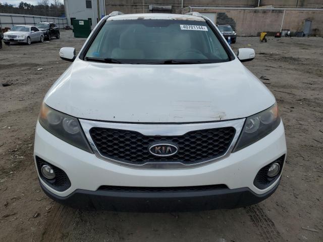 5XYKT4A21DG337333 - 2013 KIA SORENTO LX WHITE photo 5