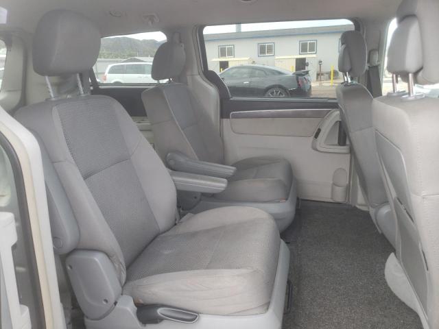 2C4RVAAG4CR277156 - 2012 VOLKSWAGEN ROUTAN S SILVER photo 11